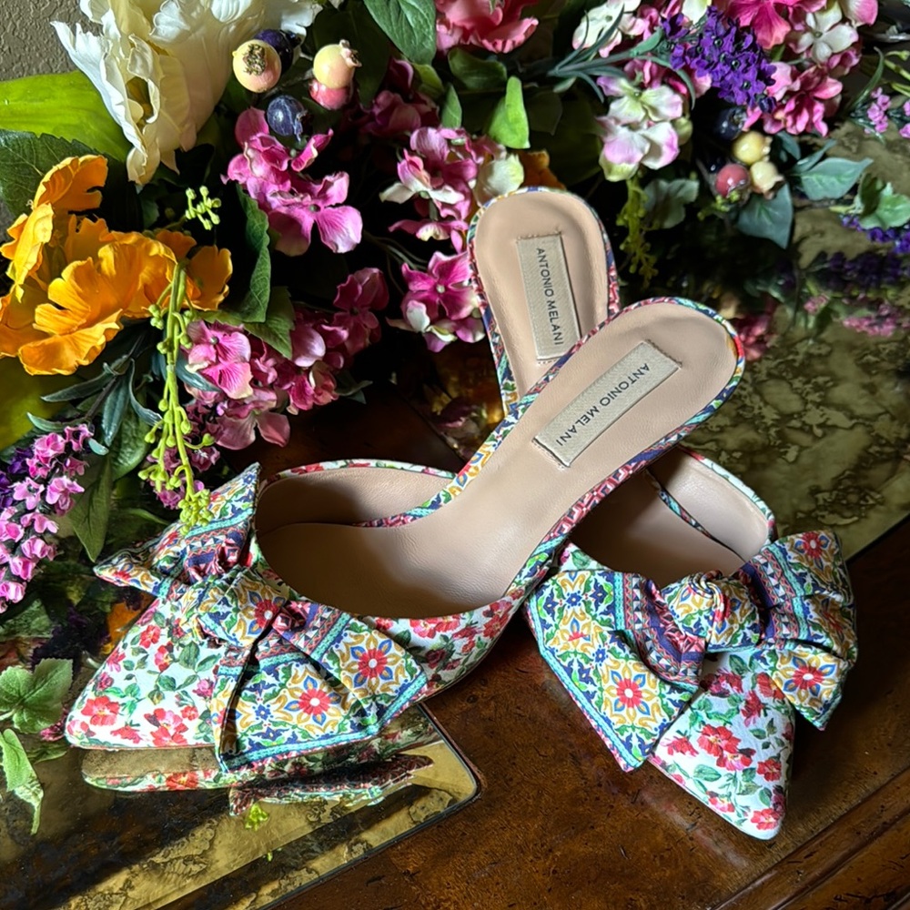ANTONIO MELANI Red and Green Mules Vibrant Floral Design